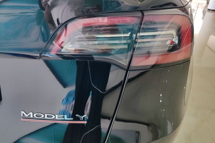 Tesla Model Y 2022 car image #8
