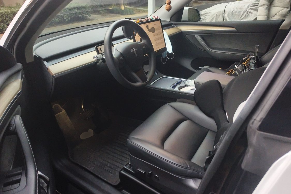 Tesla Model Y 2022 car image #20