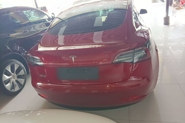 Tesla Model 3 2022 car image #4