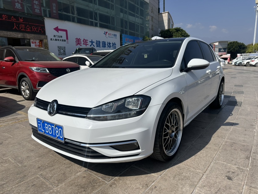 Volkswagen Golf 2020 car image #3