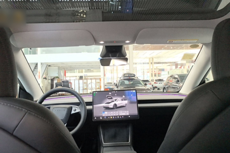 Tesla Model Y 2025 #18 Tesla Model Y 2025 car image #18