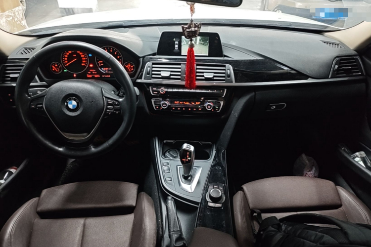 BMW 3 Series 2018 car image #10