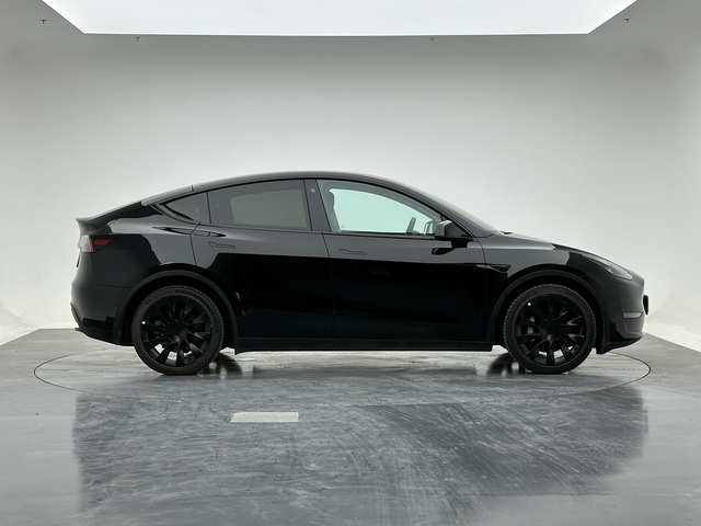 Tesla Model Y 2023 #8 Tesla Model Y 2023 car image #8