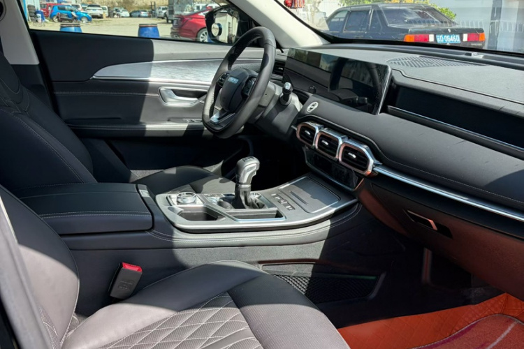 Jetour X70 PLUS 2024 car image #12