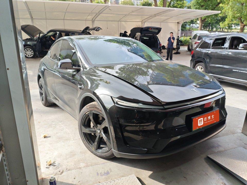 Tesla Model Y 2026 #2 Tesla Model Y 2026 car image #2