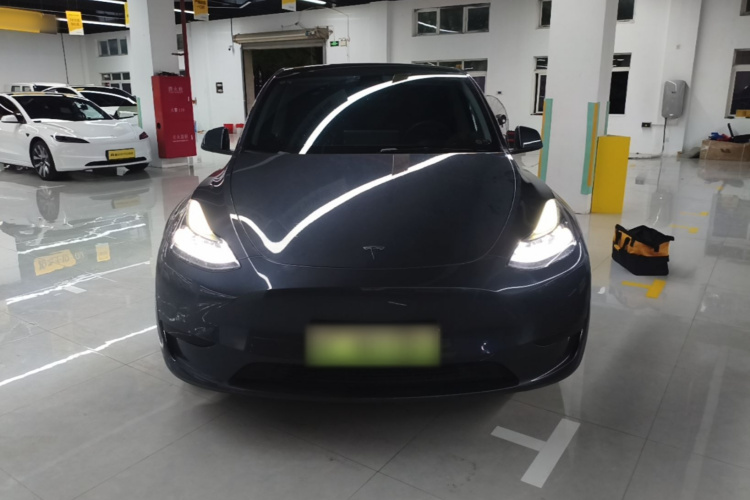 Tesla Model Y 2023 #3 Tesla Model Y 2023 car image #3