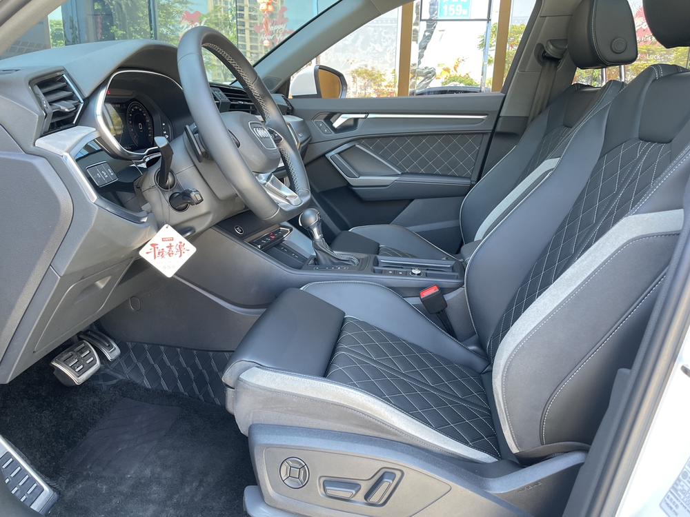 Audi Q3 2024 car image #13