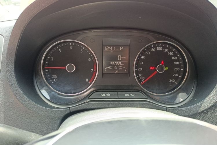 Volkswagen Polo 2017 car image #12