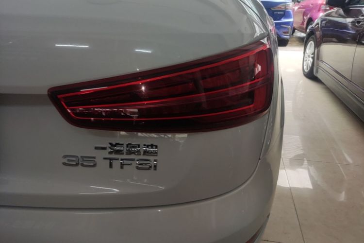 Audi Q3 2017 car image #8