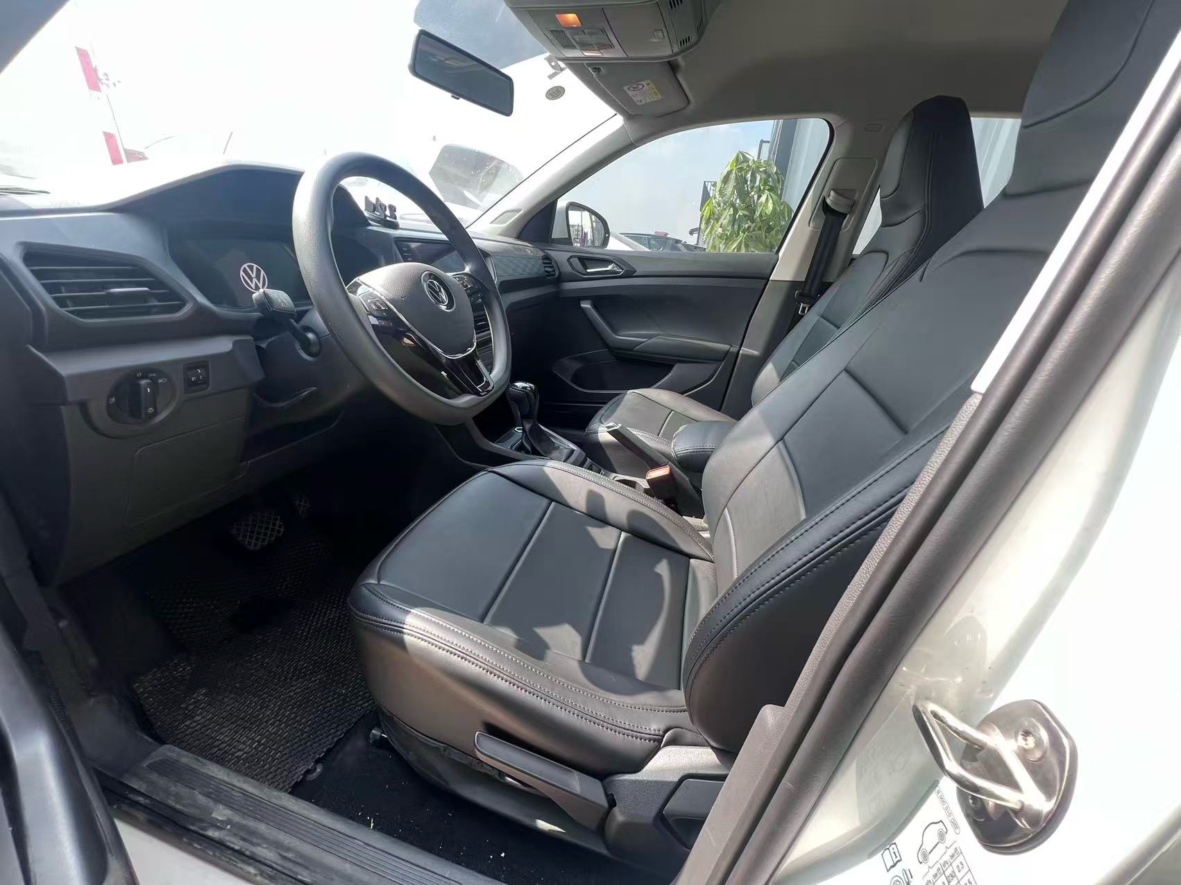 Volkswagen T-Cross 2023 immagine di auto #4