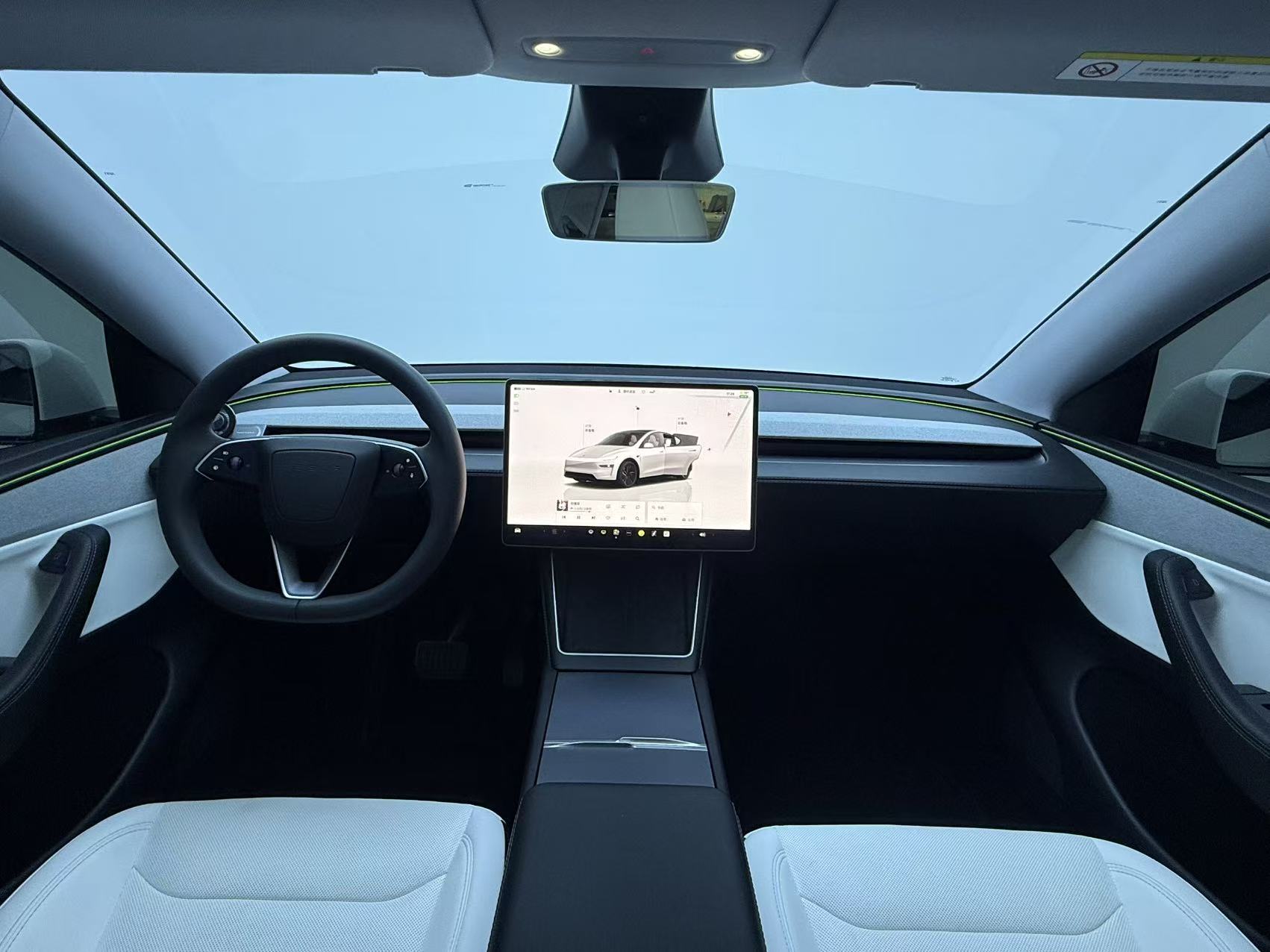 Tesla Model Y 2025 immagine di auto #4