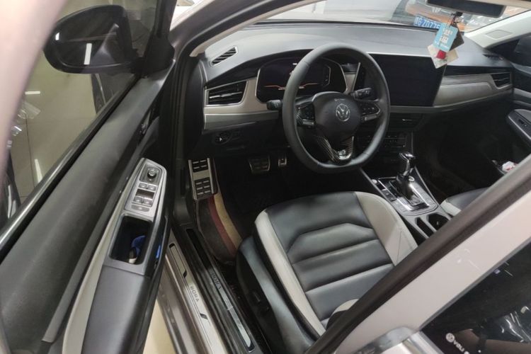 Volkswagen Bora 2023 car image #16