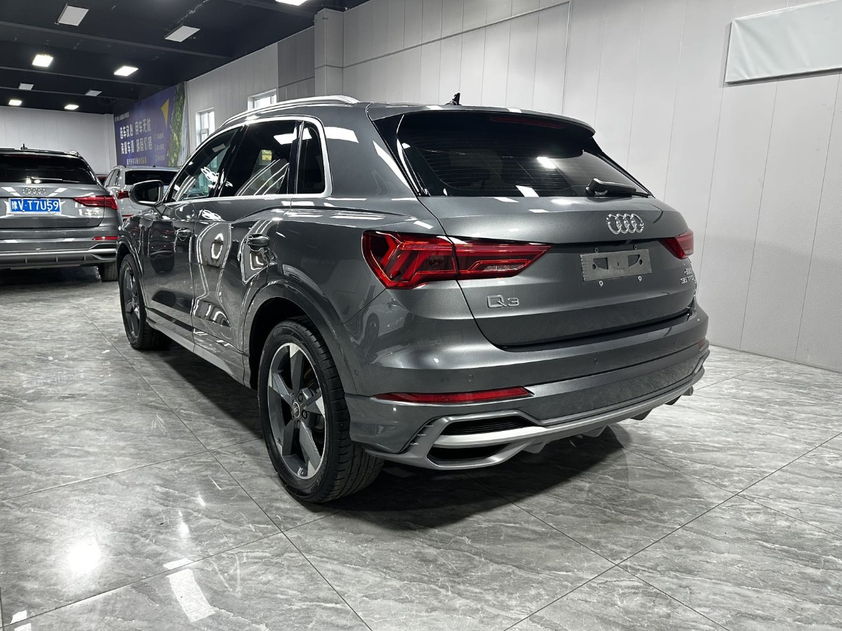 Audi Q3 2022 car image #9