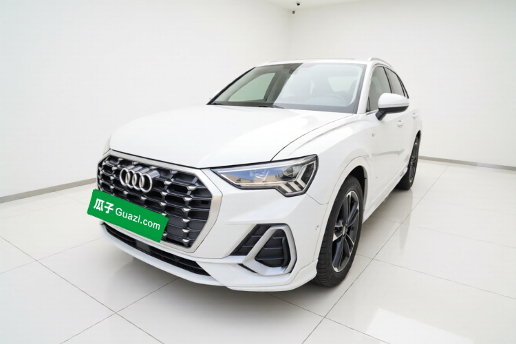 Audi Q3 2022 car image #2