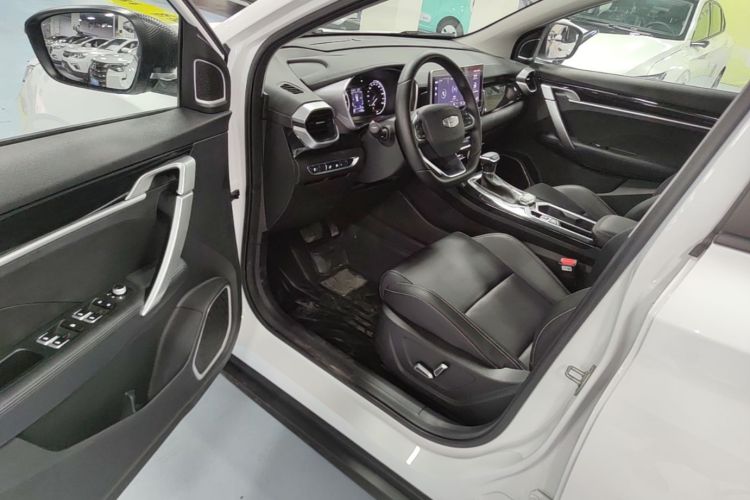 GEELY Coolray 2025 car image #12