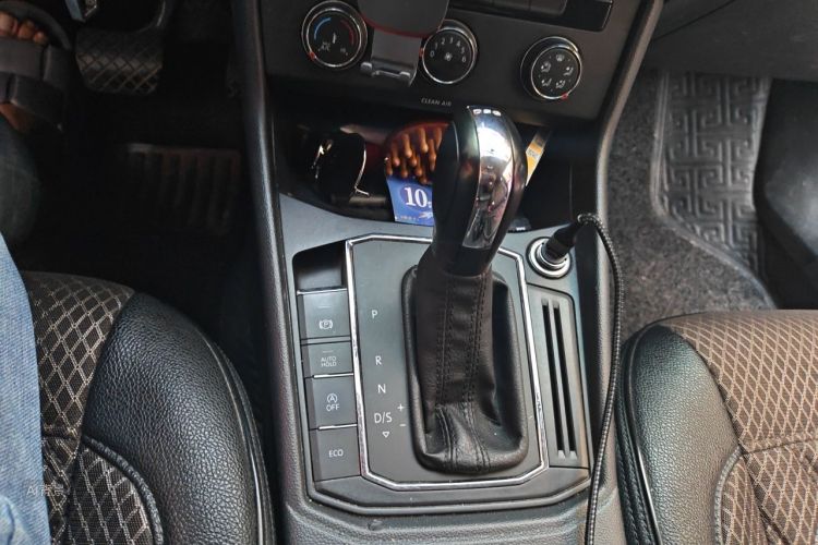 Volkswagen Lavida 2018 car image #16