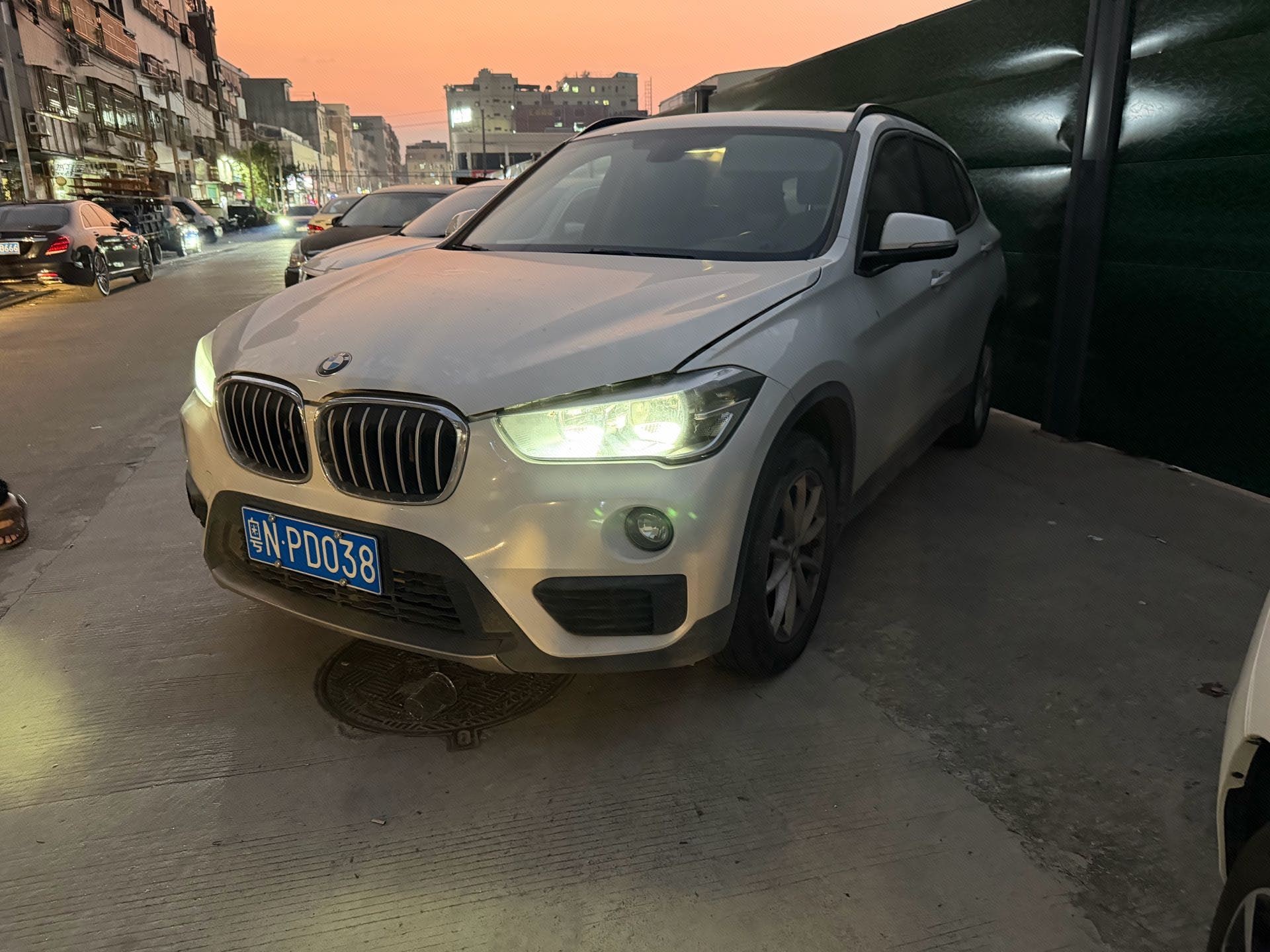 BMW X1 2018 BMW X1 2018 car image