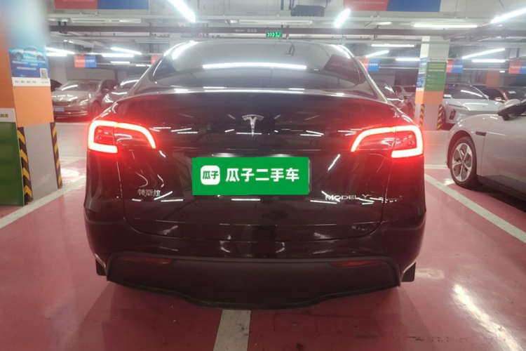 Tesla Model Y 2023 #6 Tesla Model Y 2023 car image #6