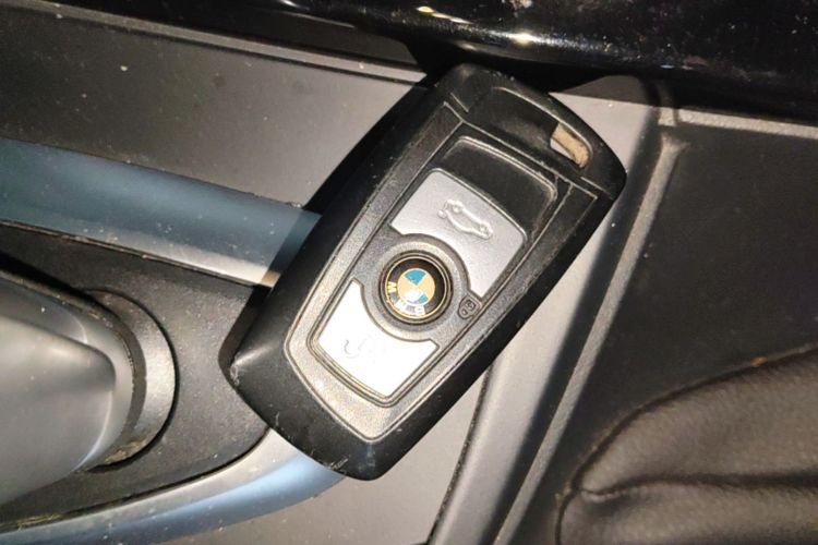 BMW 3 Series 2017 #9 BMW 3 Series 2017 car image #9