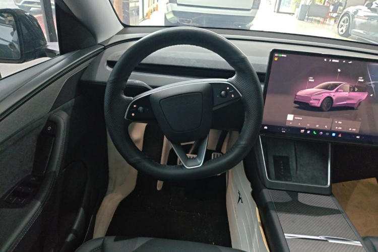 Tesla Model Y 2025 #11 Tesla Model Y 2025 car image #11