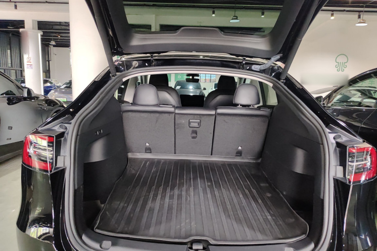 Tesla Model Y 2022 immagine di auto #19