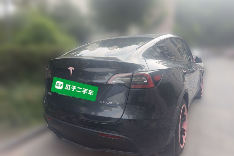 Tesla Model Y 2024 #5 Tesla Model Y 2024 car image #5