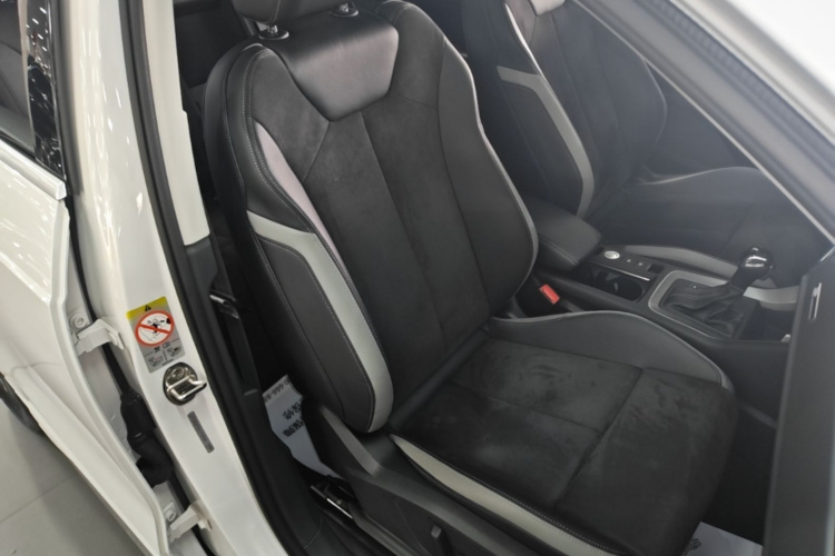 Audi Q3 2020 immagine di auto #24