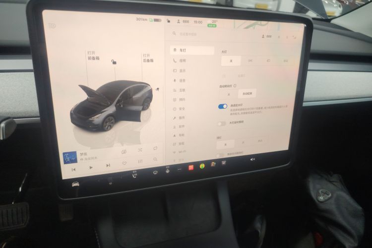 Tesla Model Y 2024 immagine di auto #13
