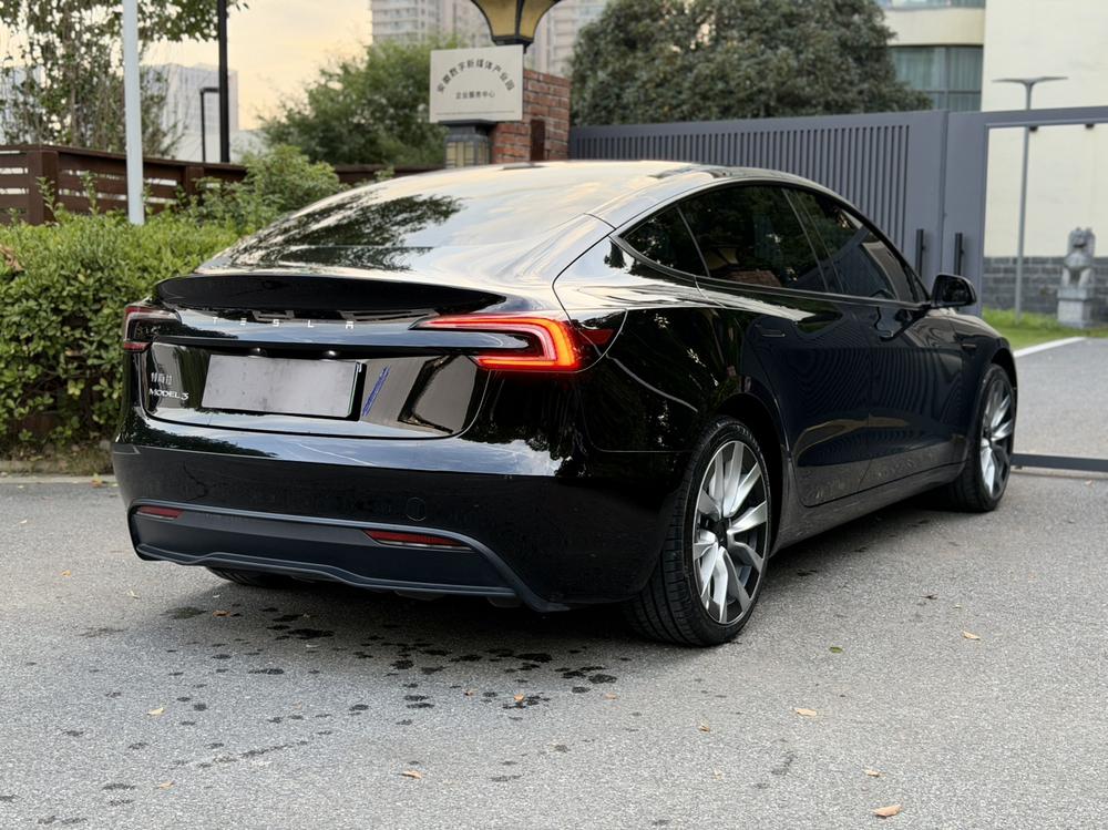 Tesla Model 3 2025 car image #6