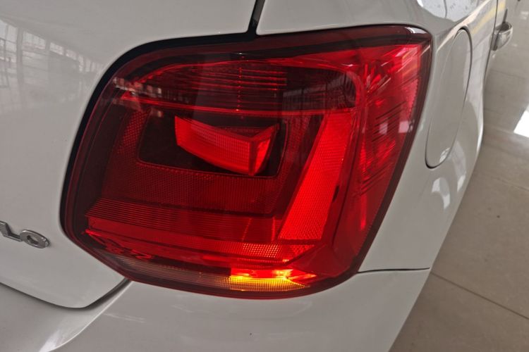 Volkswagen Polo 2018 car image #8
