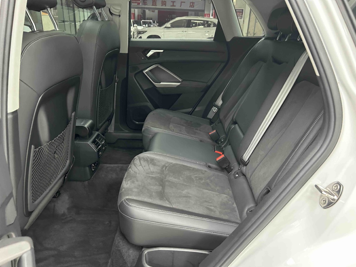 Audi Q3 2023 car image #3