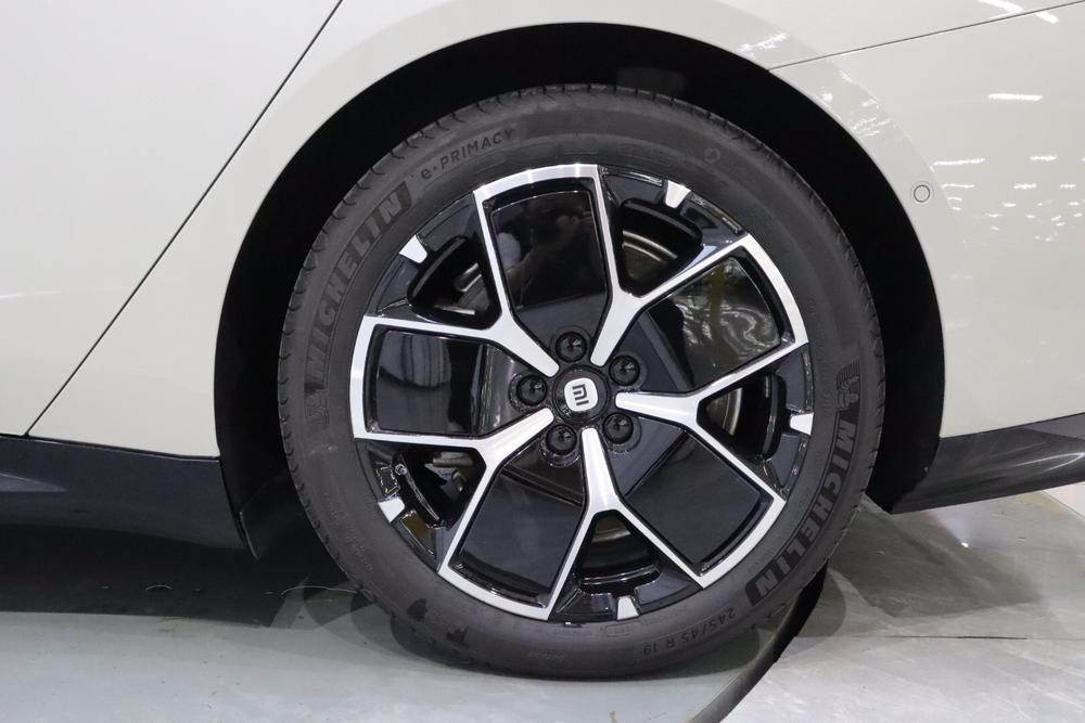 2025 car image #9