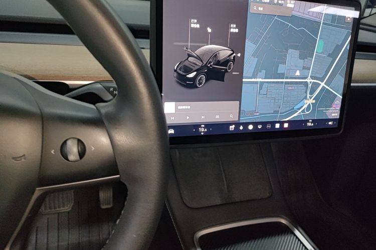 Tesla Model Y 2022 #10 Tesla Model Y 2022 car image #10