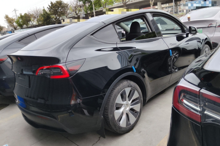 Tesla Model Y 2023 #7 Tesla Model Y 2023 car image #7