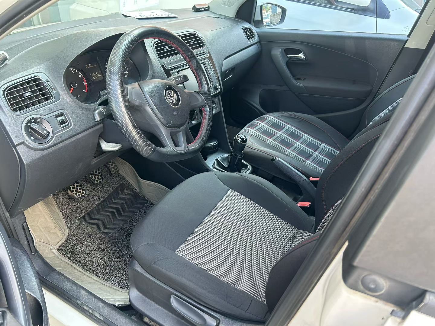 Volkswagen Polo 2014 #6 Volkswagen Polo 2014 изображение автомобиля #6