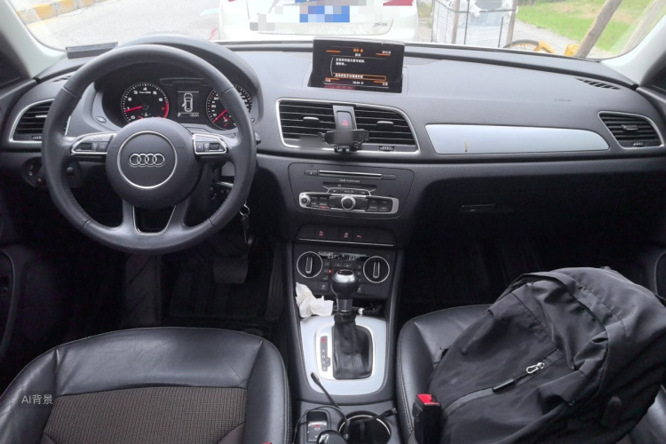 Audi Q3 2019 car image #11