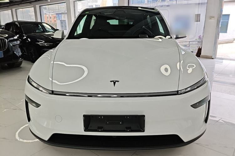 Tesla Model Y 2026 #3 Tesla Model Y 2026 car image #3