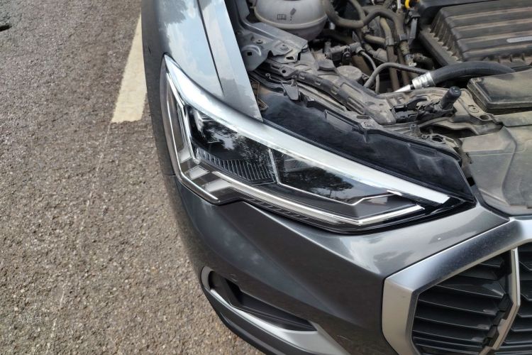 Audi Q3 2021 car image #8