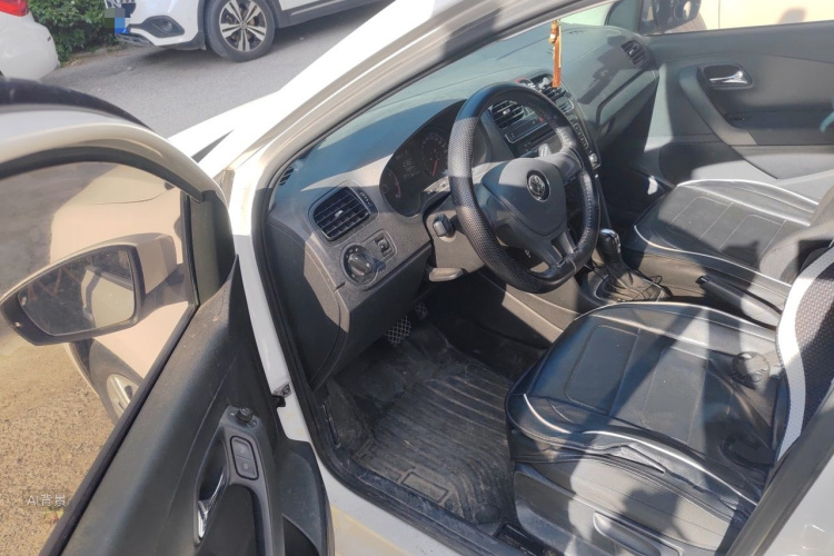 Volkswagen Polo 2019 car image #18