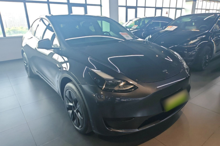 Tesla Model Y 2024 #4 Tesla Model Y 2024 car image #4