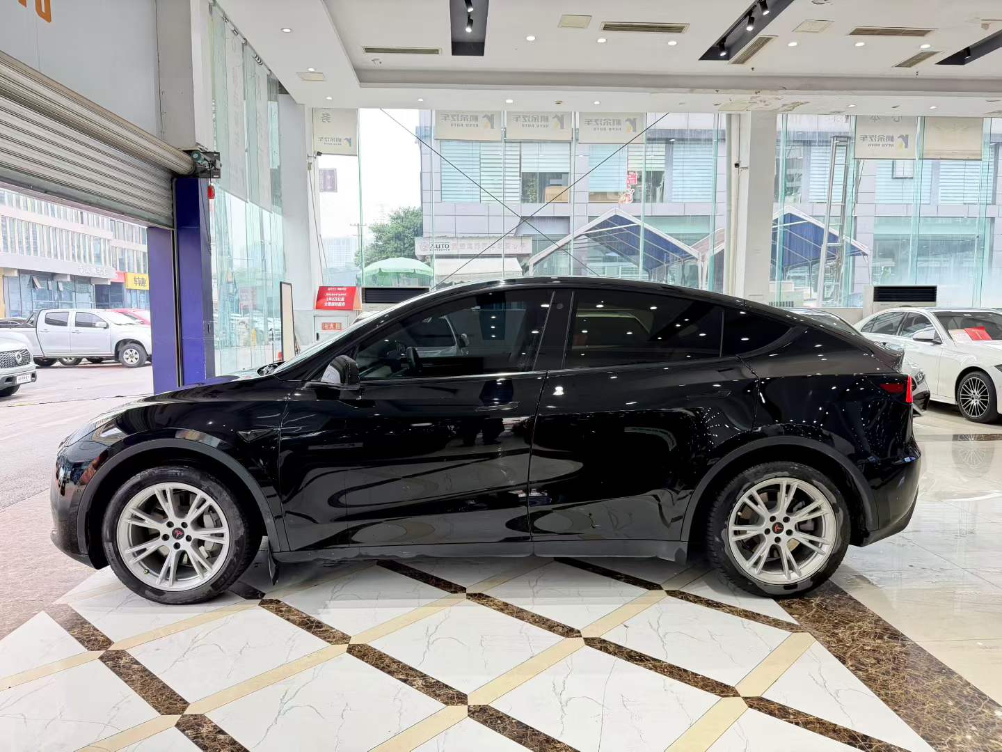 Tesla Model Y 2023 #9 Tesla Model Y 2023 صورة سيارة #9