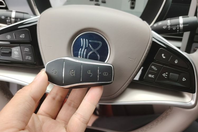 BYD Han 2024 car image #9