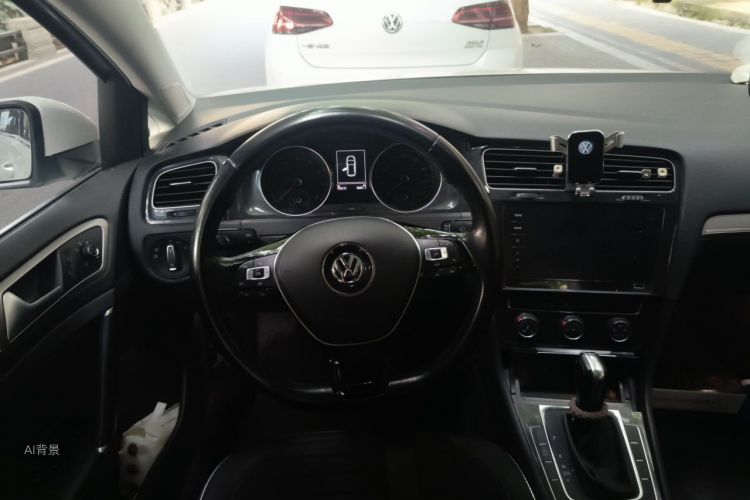 Volkswagen Golf 2020 car image #12