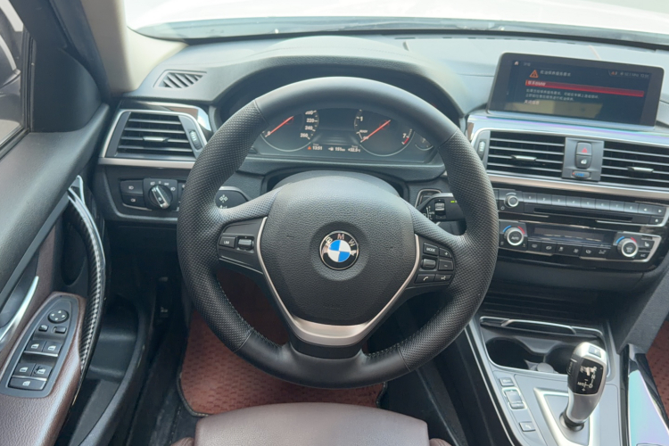 BMW 3 Series 2019 car image #13