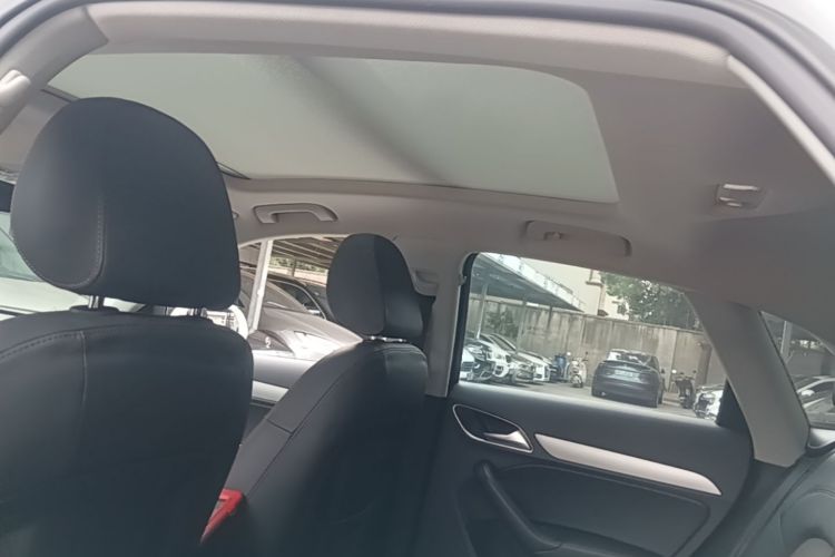 Audi Q3 2019 car image #18