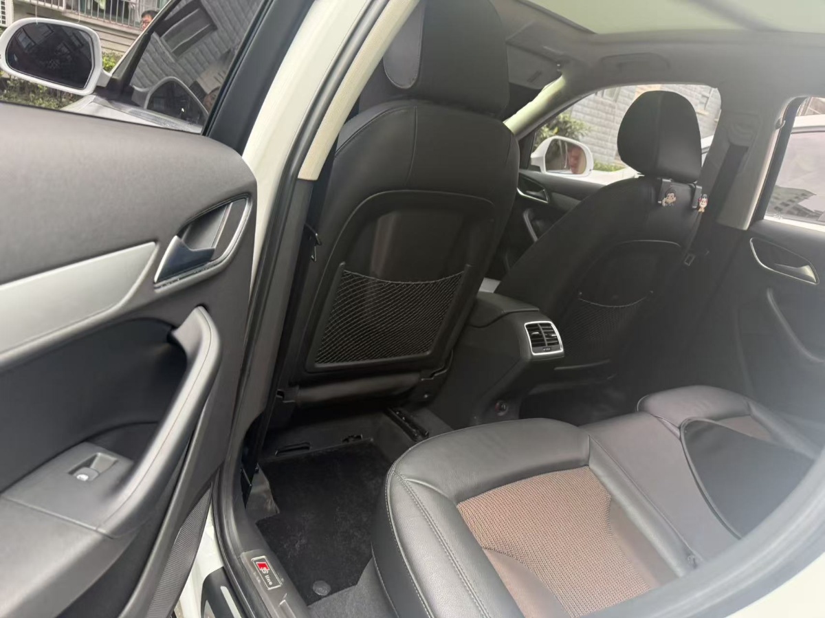 Audi Q3 2019 car image #4