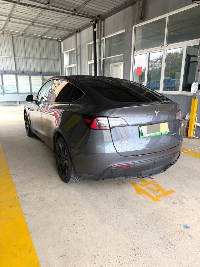 Tesla Model Y 2021 car image #3