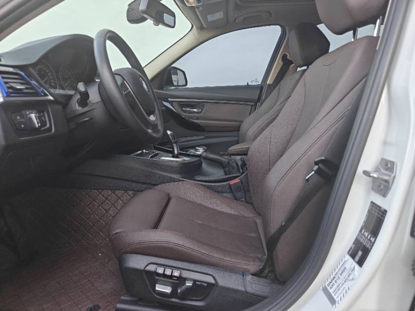 BMW 3 Series 2019 imagen de coche #4