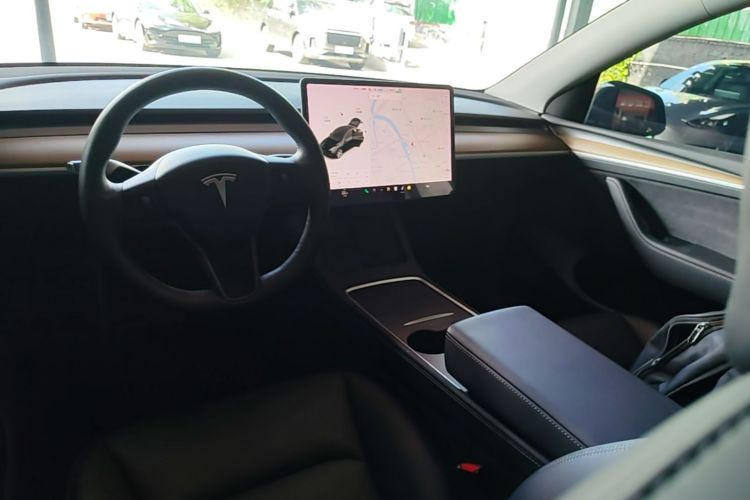Tesla Model Y 2021 #11 Tesla Model Y 2021 car image #11