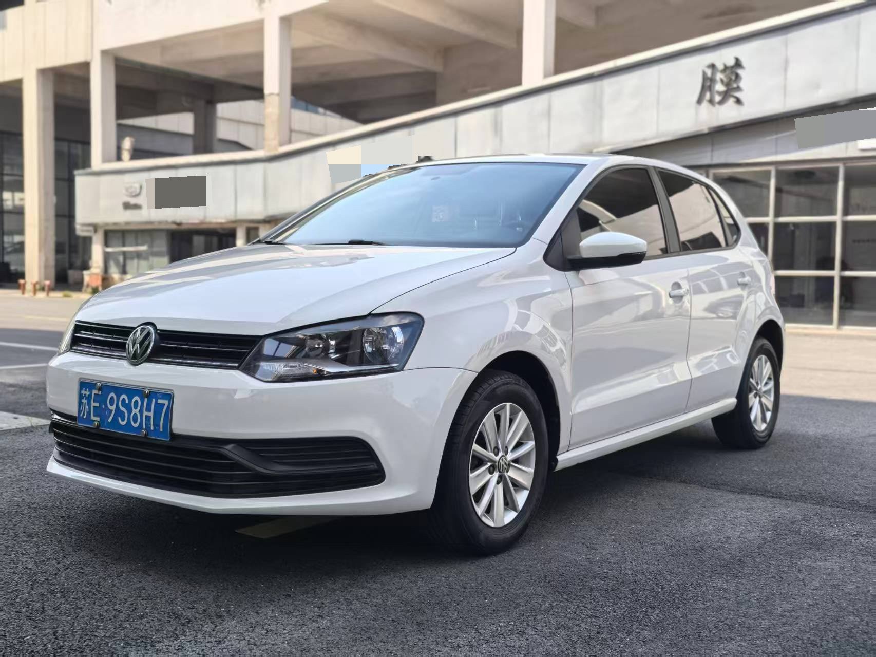 Volkswagen Polo 2015 car image 